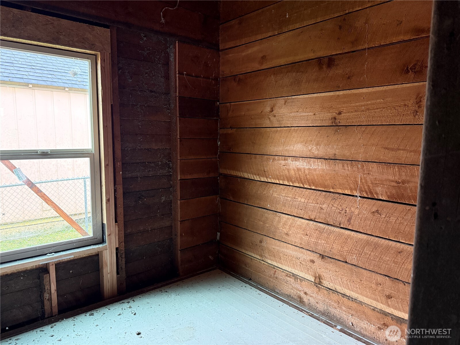 490 West Spruce Street Sequim, WA 98382 - Photo 9 of 18 a view of an empty room and window