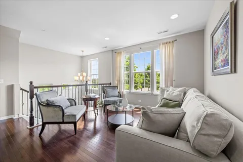 $699,000 | 3249 Coral Lane, Glenview, IL 60026