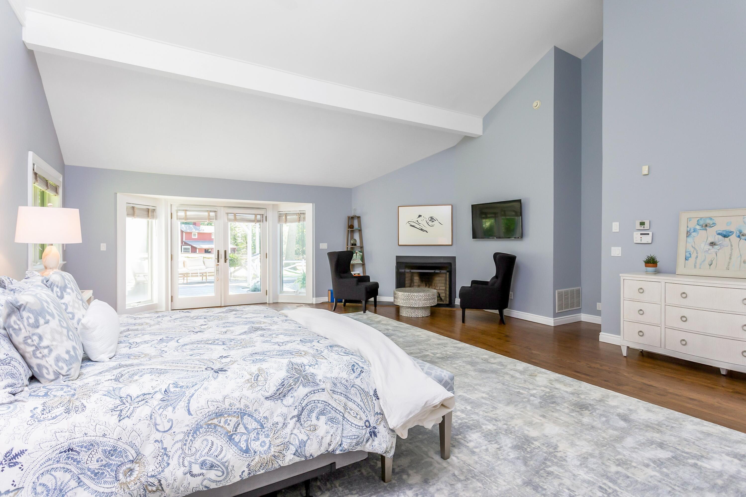 30 Carrington Drive Greenwich, CT 06831 - Photo 20 of 46 a bedroom with a bed and a table in it