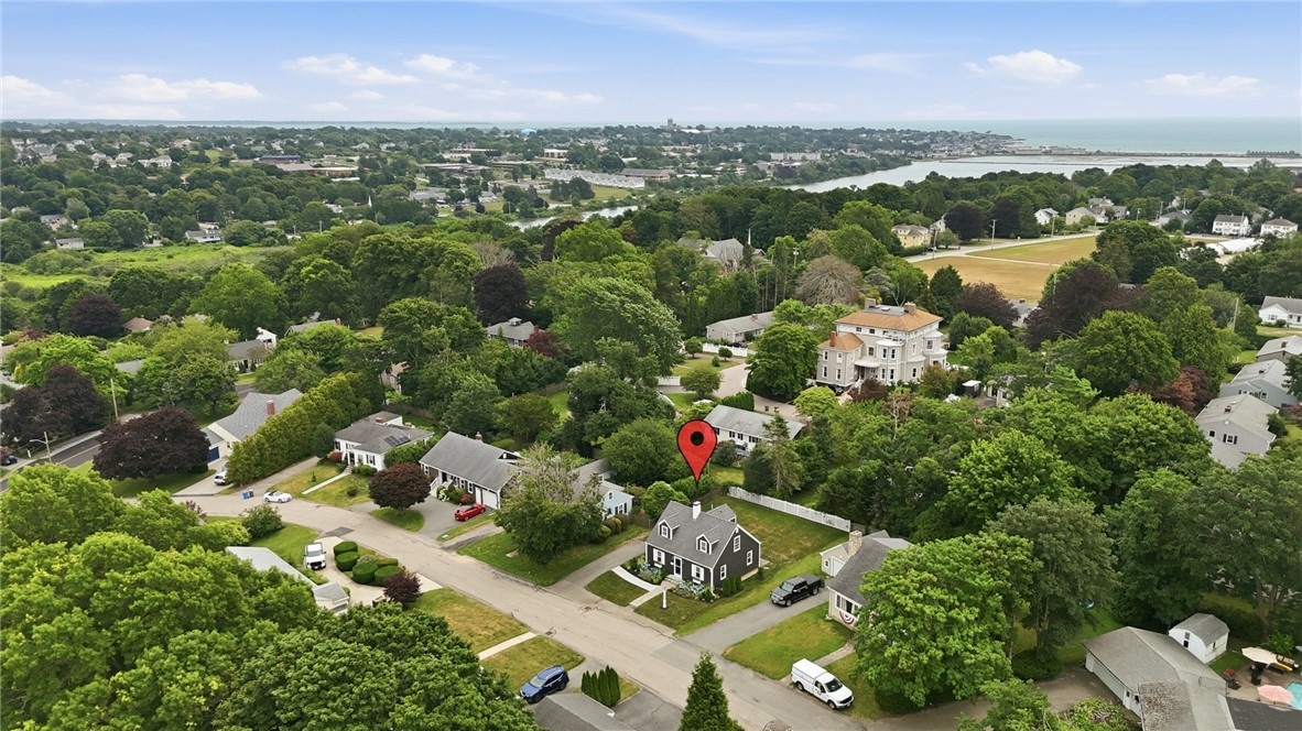 33 Nicholson Crescent Middletown, RI 02842 - Photo 7 of 47