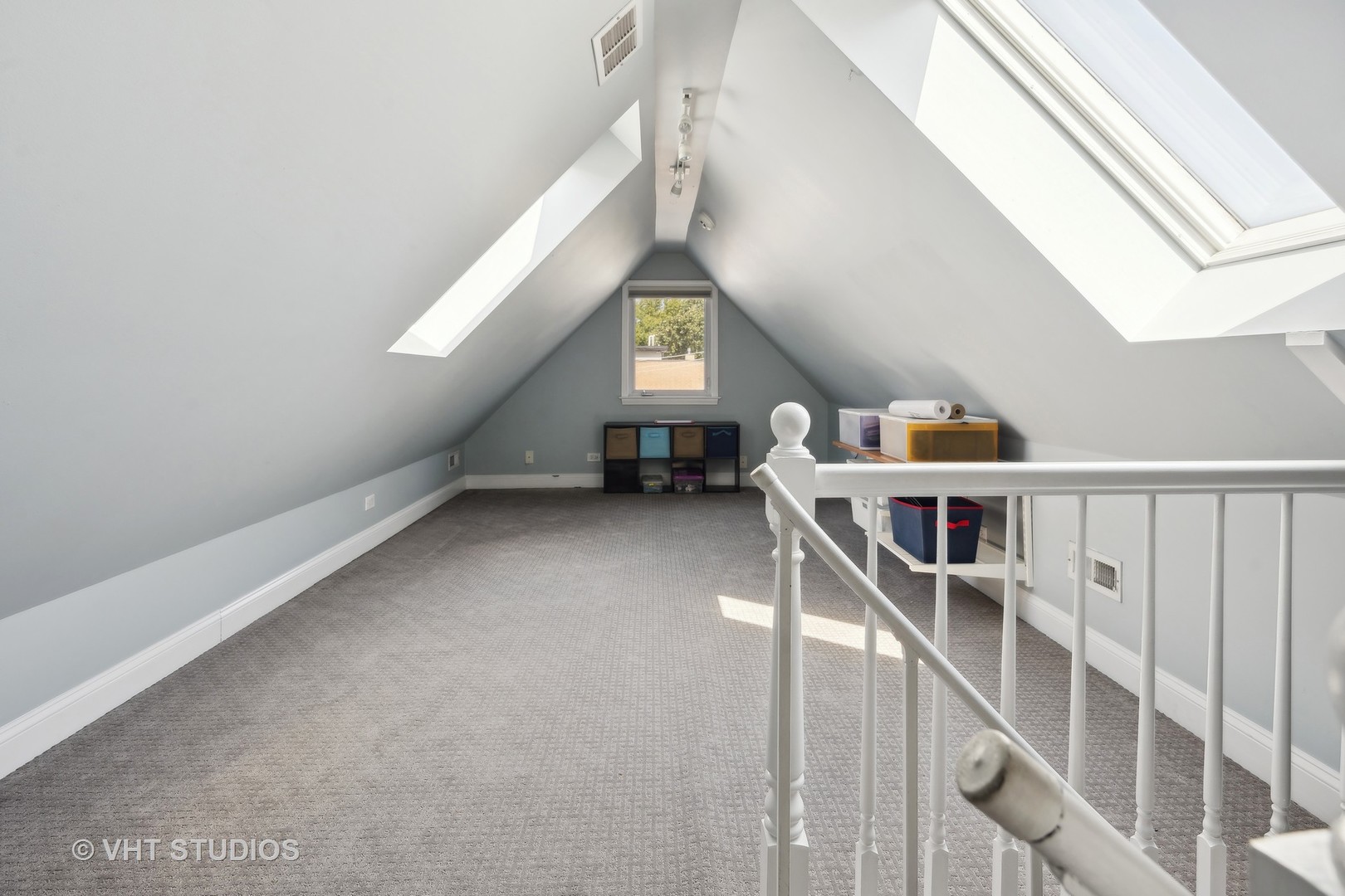 1750 West School Street Chicago, IL 60657 - Photo 22 of 37 a view of entryway and hall
