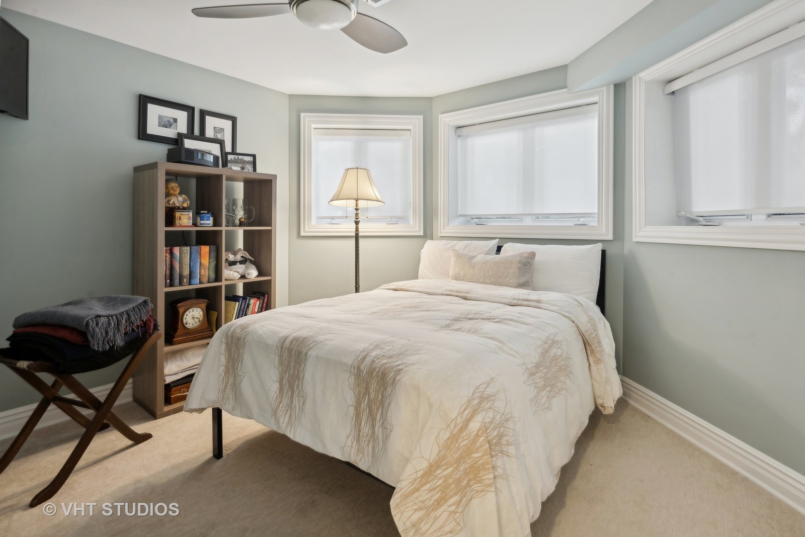 1750 West School Street Chicago, IL 60657 - Photo 23 of 37 a bedroom with a bed and dresser