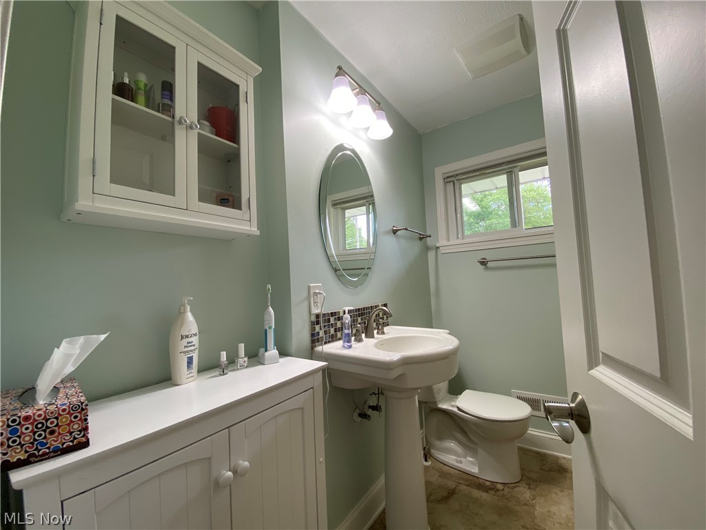 300 West Nimisila Road New Franklin, OH 44319 - Photo 13 of 28