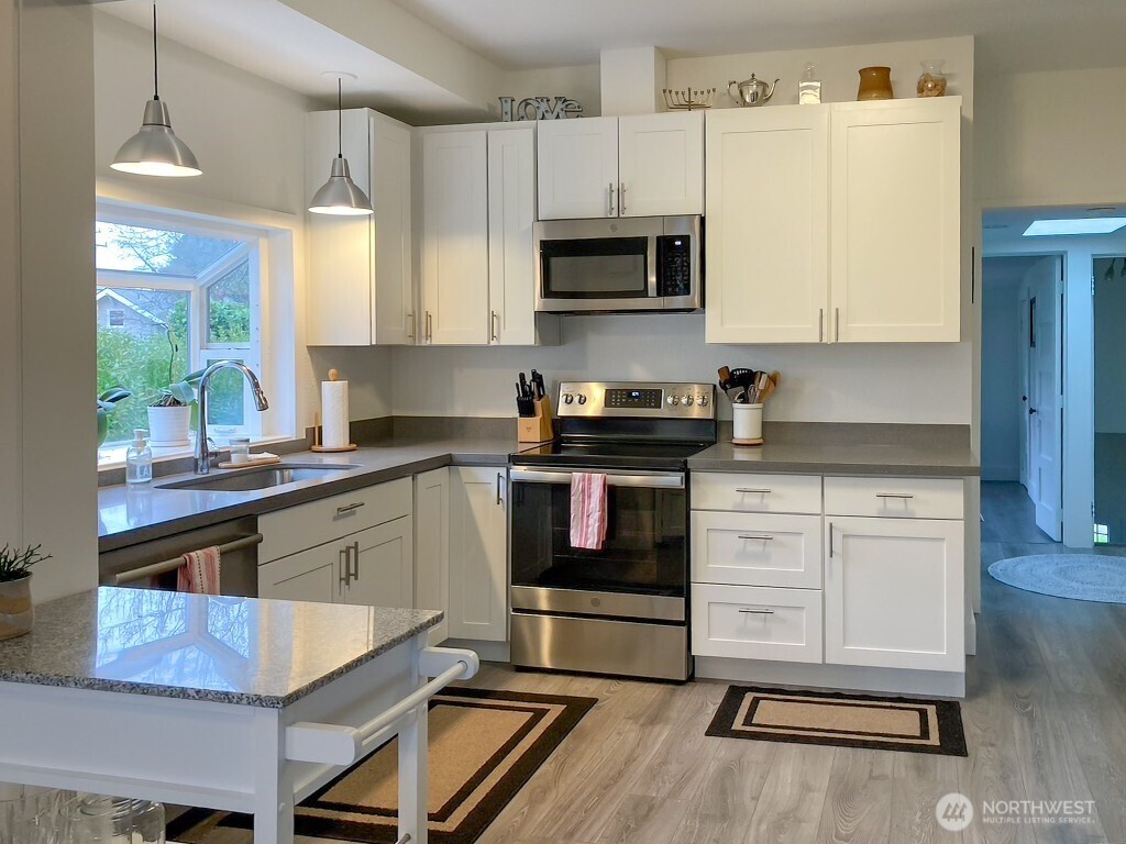 3943 South Orcas Street Seattle, WA 98118 - Photo 4 of 22