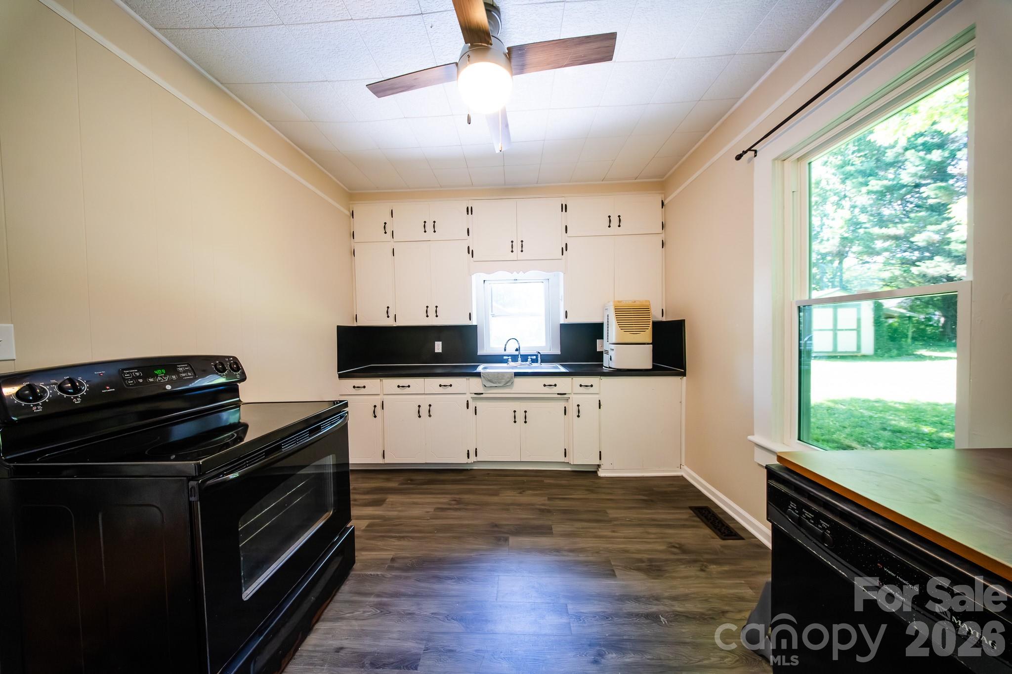 110 North Chestnut Street Morganton, NC 28655 - Photo 8 of 15