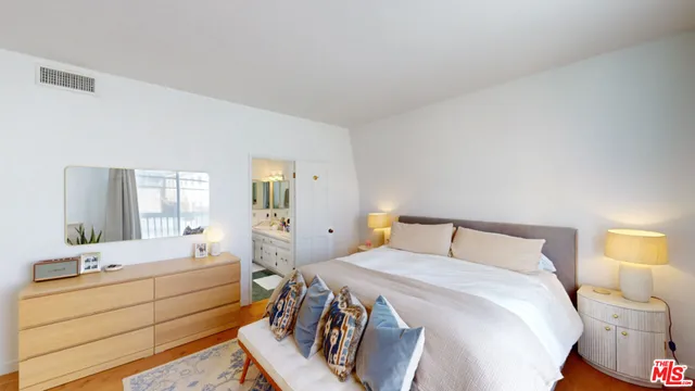 $1,645,000 | 1037 16th Street, Unit 10, Santa Monica, CA 90403