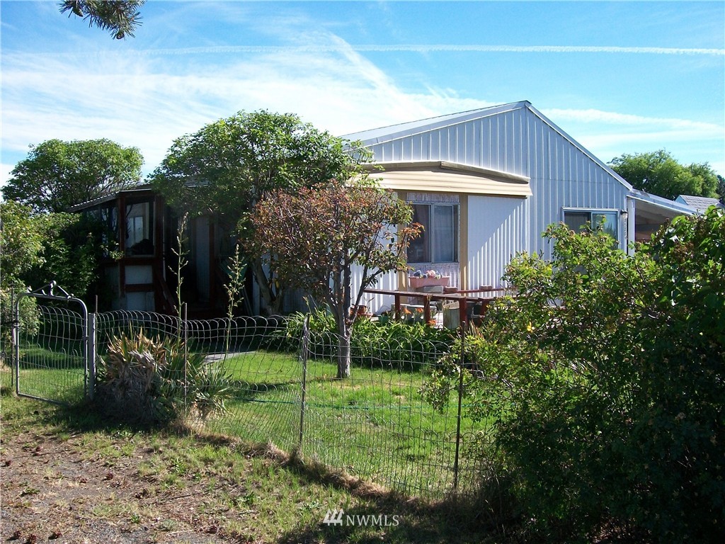 8520 Charles Road Northeast Moses Lake, WA 98837 - Photo 2 of 25 Gallery Image 2