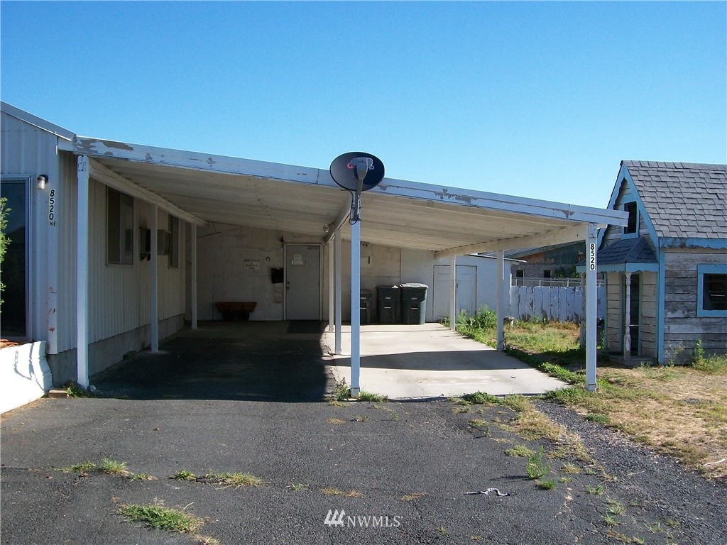 8520 Charles Road Northeast Moses Lake, WA 98837 - Photo 4 of 25 Gallery Image 4