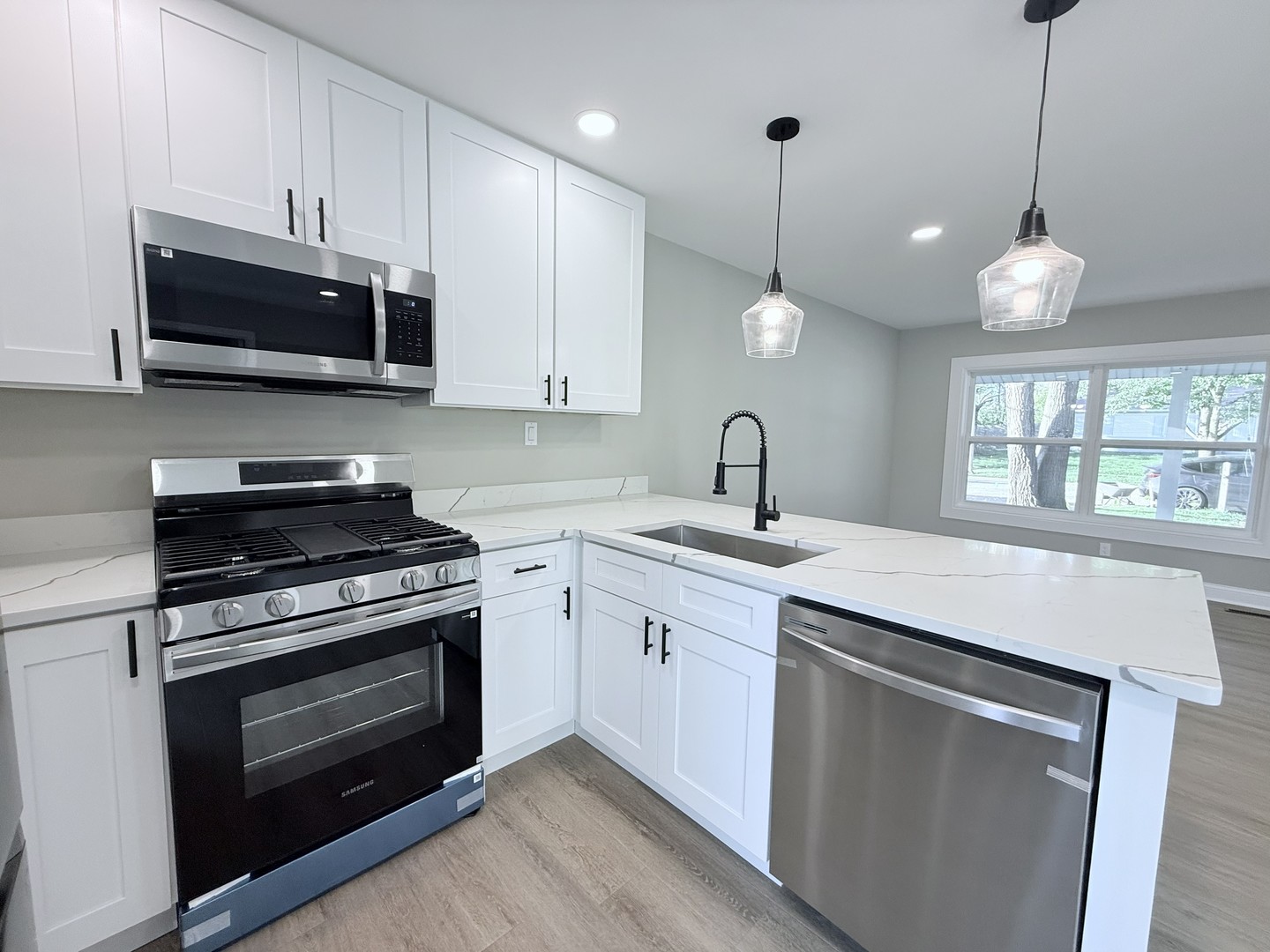 197 Hadleigh Road Bolingbrook, IL 60440 - Photo 8 of 21 Gallery Image 8