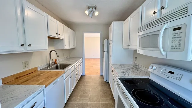 $265,000 | 16 Collins Street, Unit 16, Chicopee, MA 01022