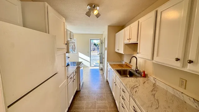 $265,000 | 16 Collins Street, Unit 16, Chicopee, MA 01022