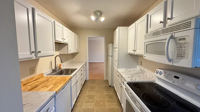 $265,000 | 16 Collins Street, Unit 16, Chicopee, MA 01022