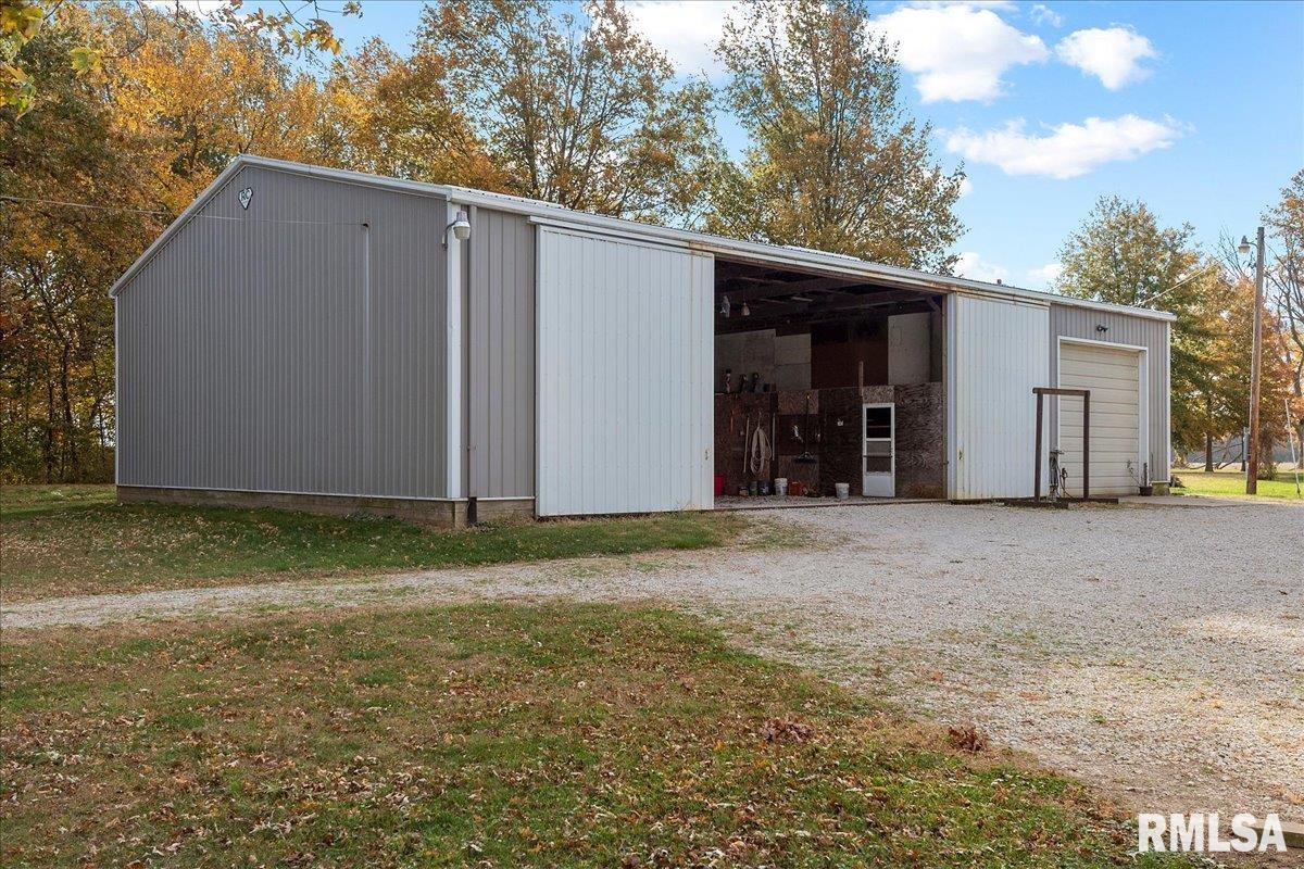 677 East 990 North Road Palmer, IL 62556 - Photo 14 of 46 Gallery Image 14
