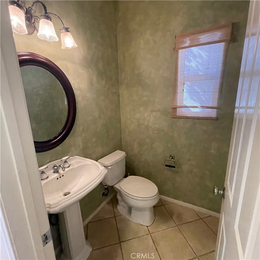 103 Windchime Irvine, CA 92603 - Photo 4 of 16 a bathroom with a toilet a sink and a mirror