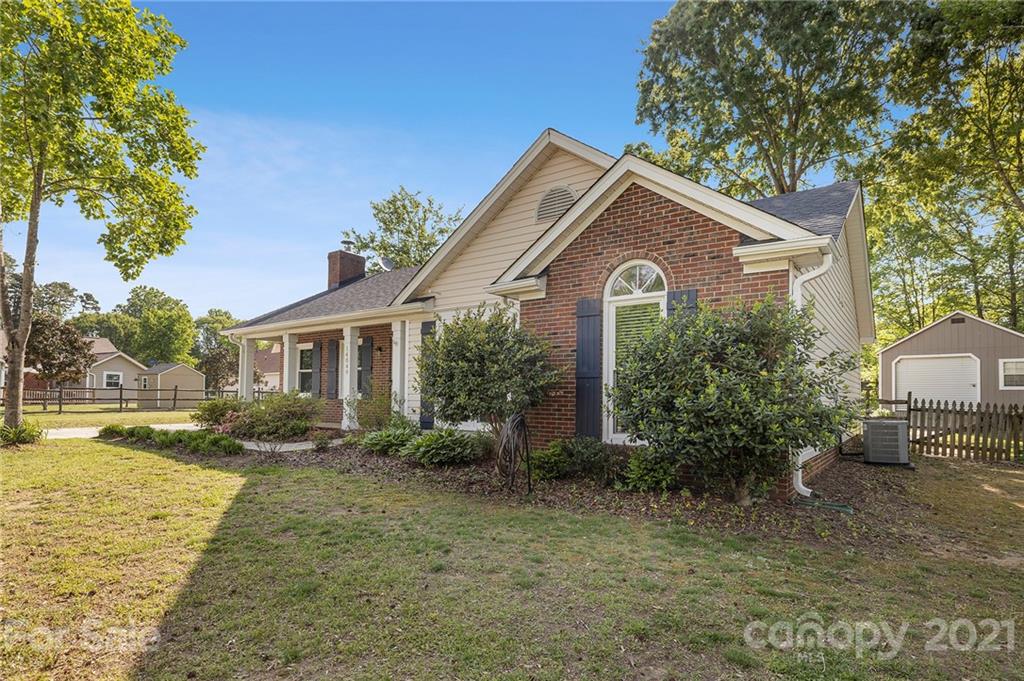 14049 Kedleston Road Huntersville, NC 28078 - Photo 2 of 26 Gallery Image 2