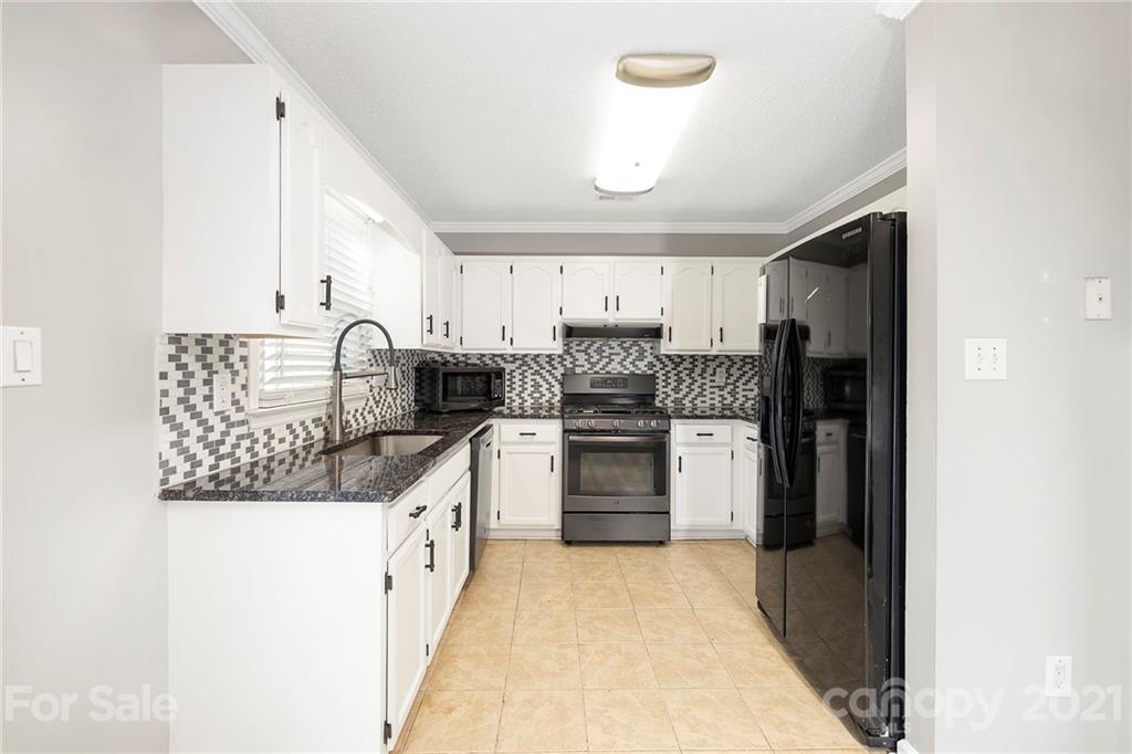 14049 Kedleston Road Huntersville, NC 28078 - Photo 11 of 26 Gallery Image 11