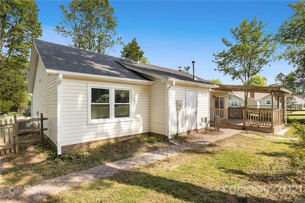 14049 Kedleston Road Huntersville, NC 28078 - Photo 5 of 26 Gallery Image 5