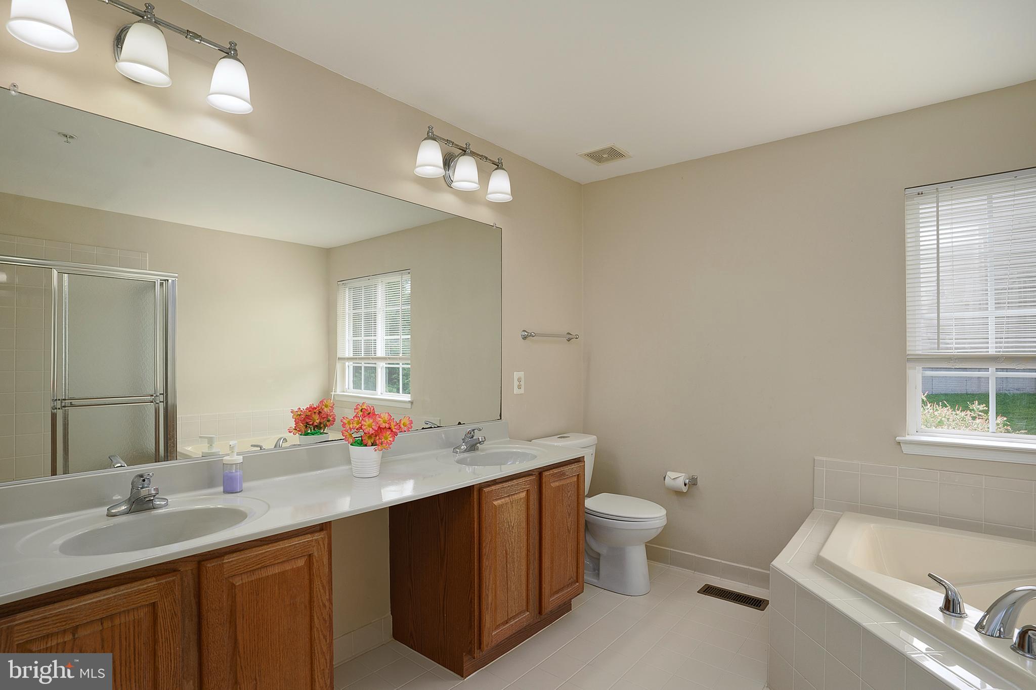 533 Callander Way Abingdon, MD 21009 - Photo 14 of 31 Primary Bathroom