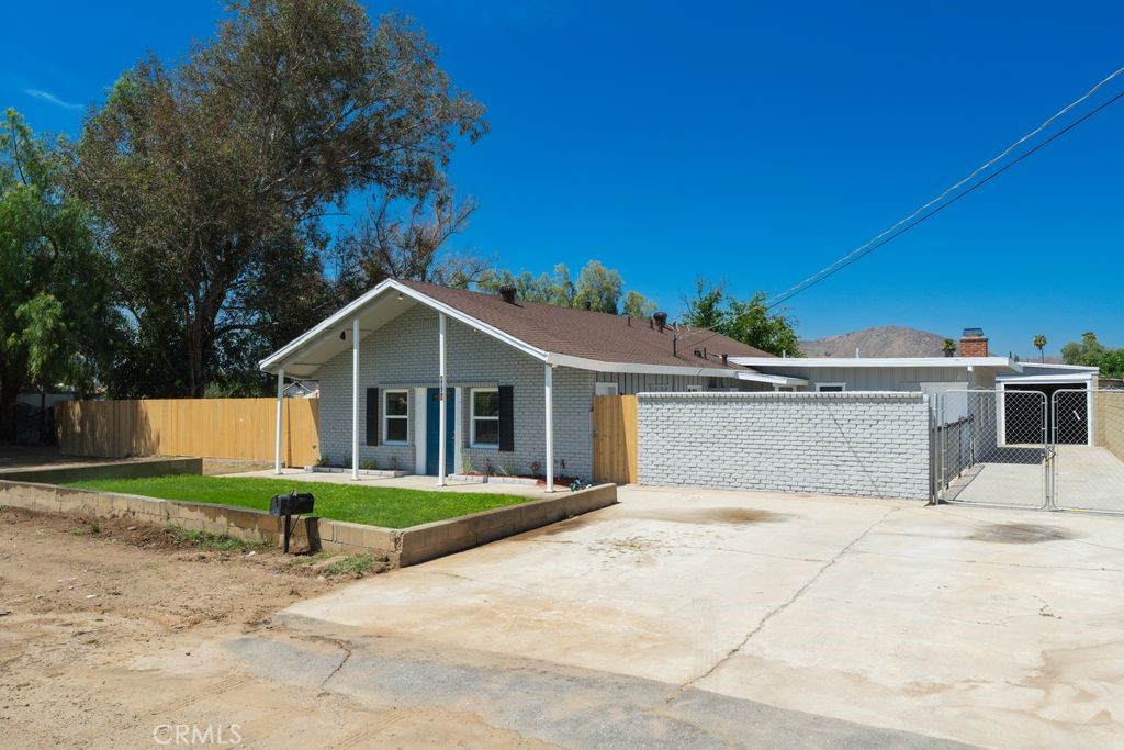 4834 Hedrick Avenue Riverside, CA 92505 - Photo 2 of 31