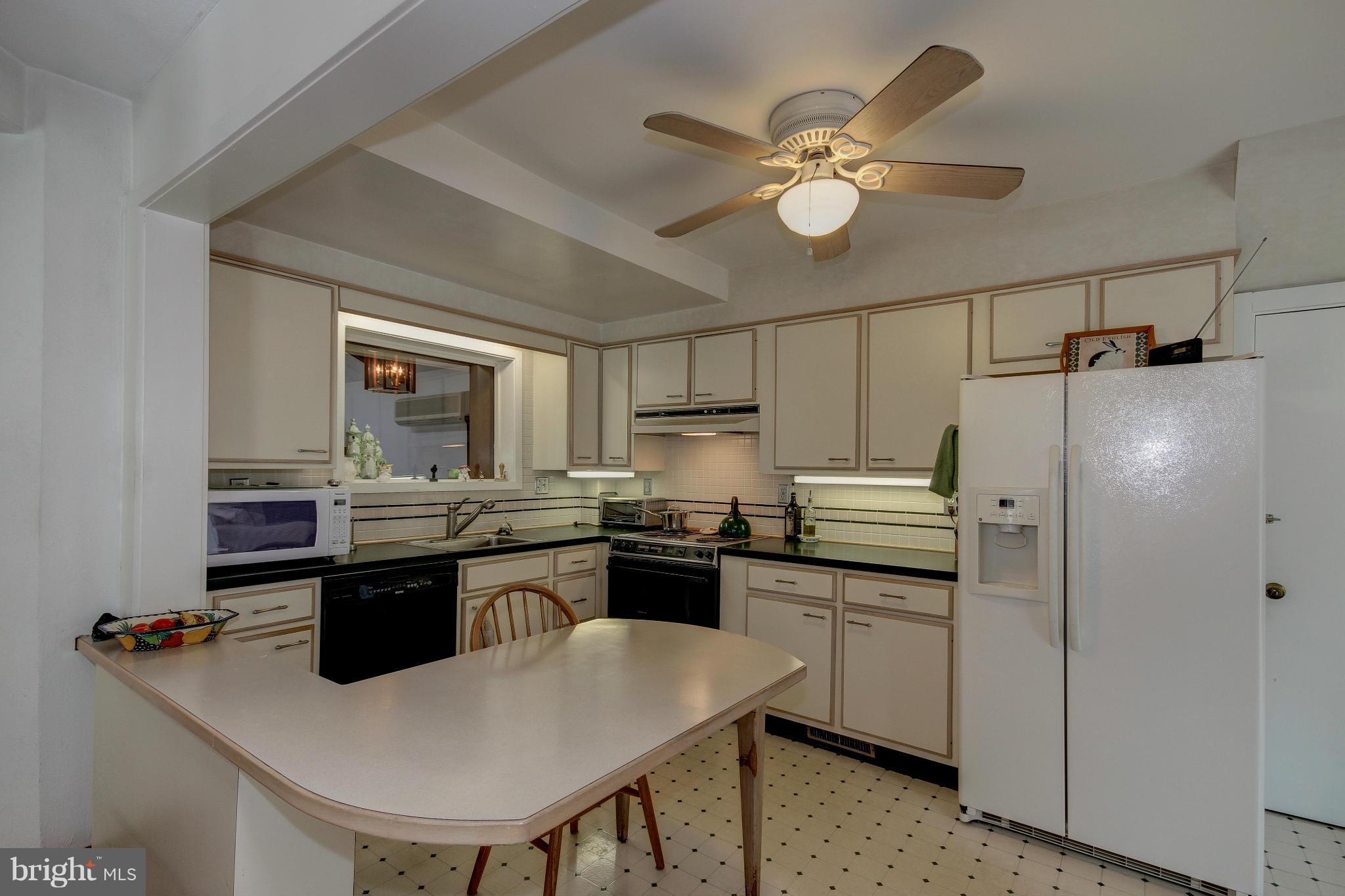 8007 Brooklyn Bridge Road Laurel, MD 20707 - Photo 7 of 25 Kitchen