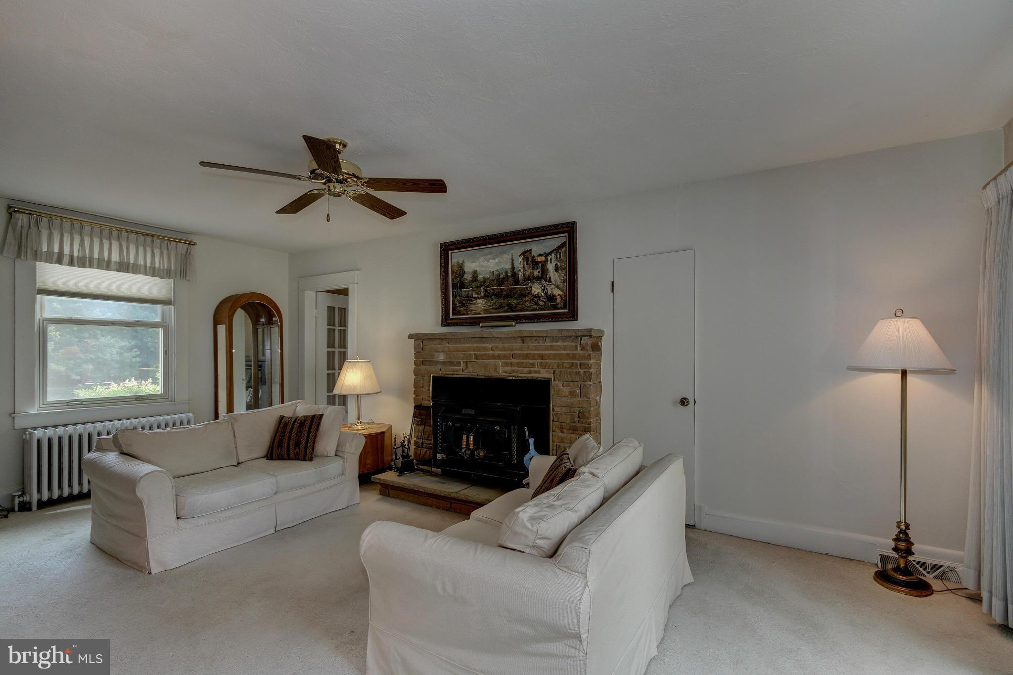 8007 Brooklyn Bridge Road Laurel, MD 20707 - Photo 8 of 25 Living Room