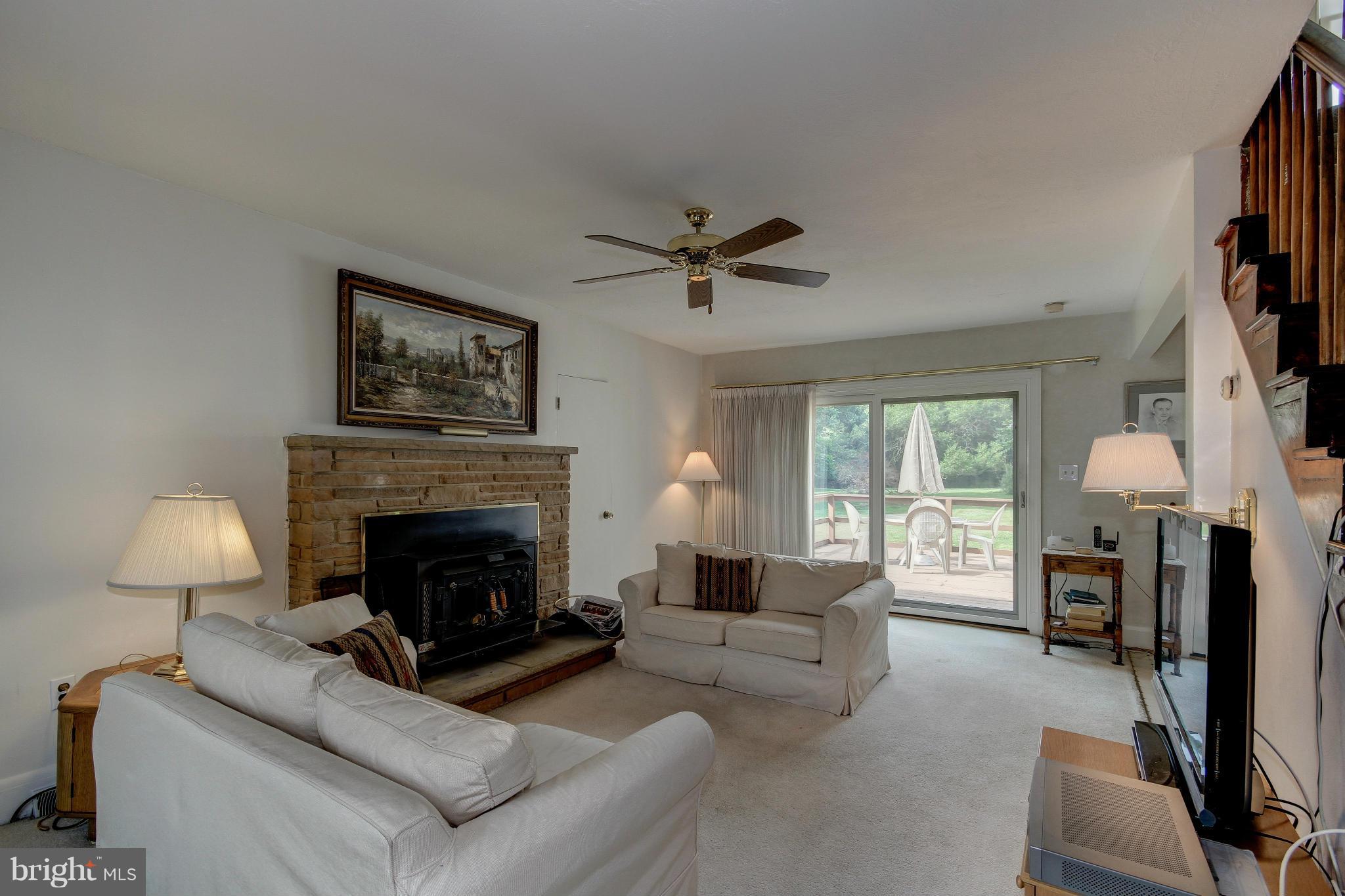 8007 Brooklyn Bridge Road Laurel, MD 20707 - Photo 9 of 25 Living Room