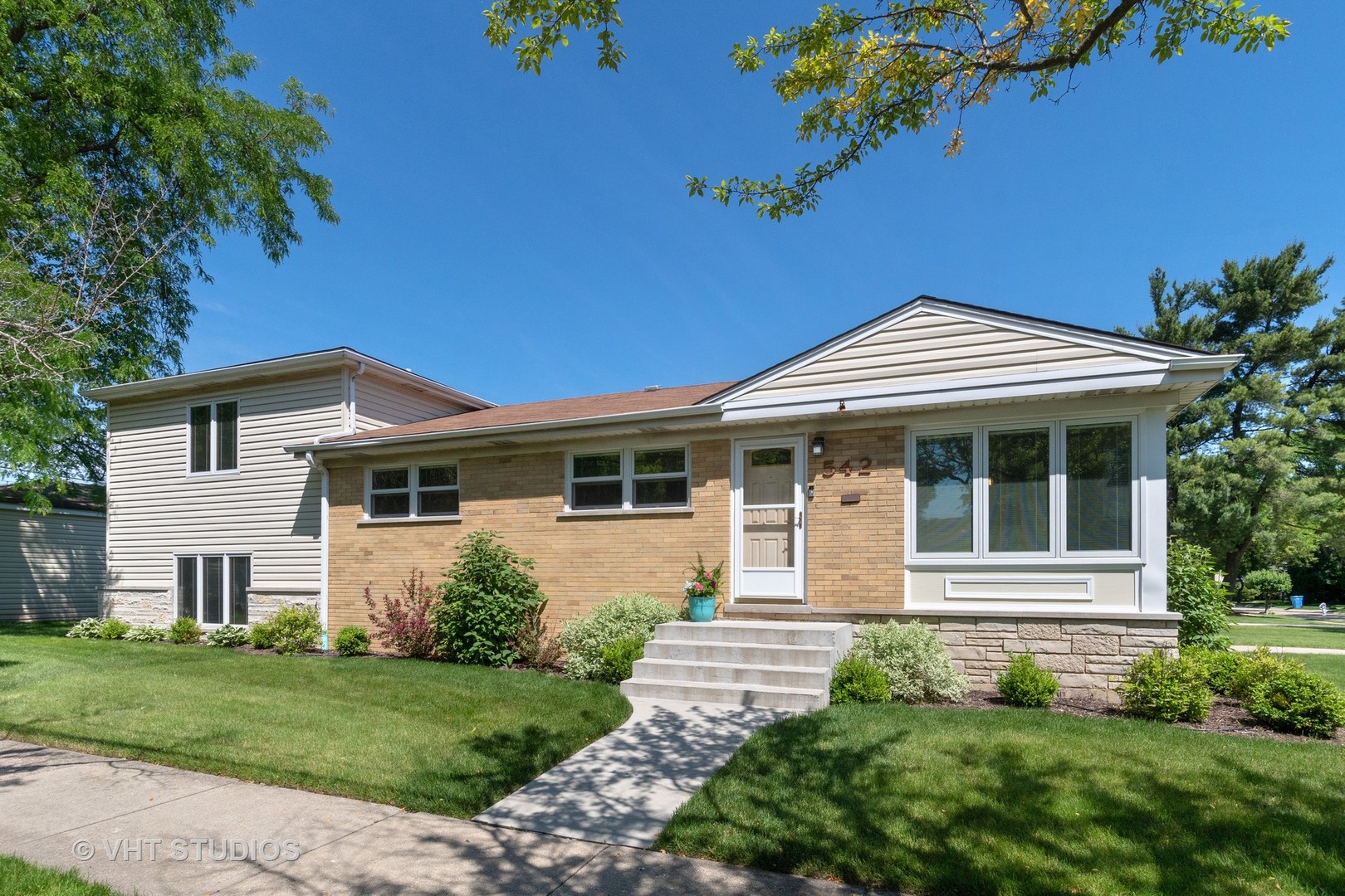 542 Sumac Road Highland Park, IL 60035 - Photo 1 of 17
