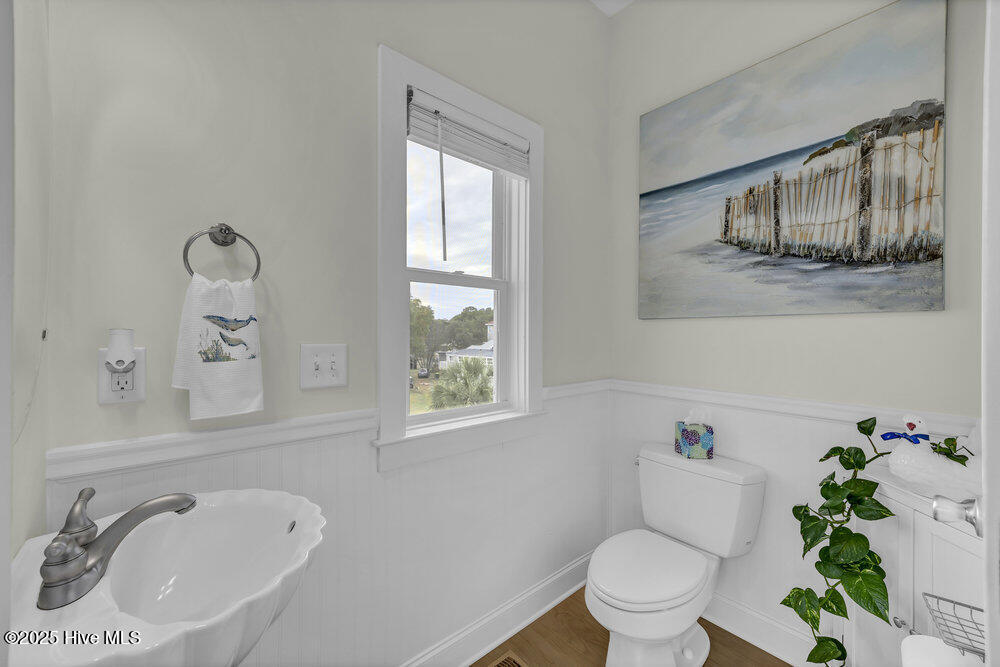 261 Loder Avenue Wilmington, NC 28409 - Photo 20 of 74 Half Bathroom