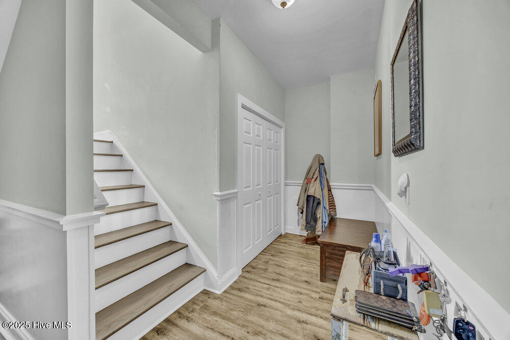 261 Loder Avenue Wilmington, NC 28409 - Photo 40 of 74 Staircase and Closet