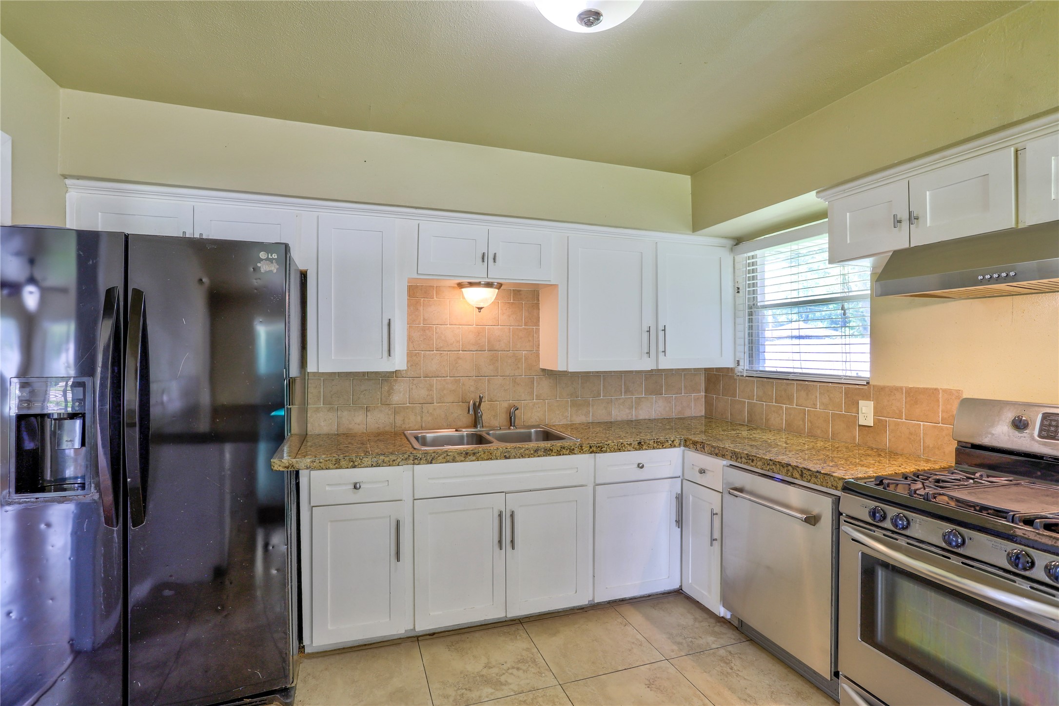 9207 Colleen Road Houston, TX 77080 - Photo 12 of 22