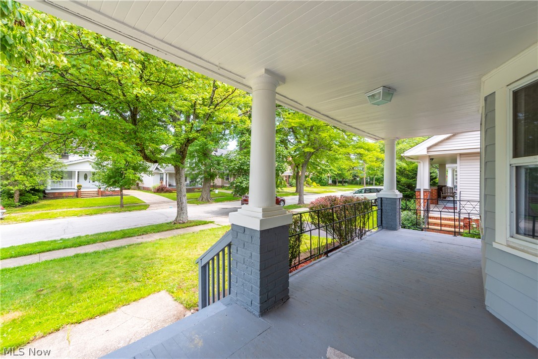 3808 Summit Park Road Cleveland Heights, OH 44121 - Photo 2 of 27