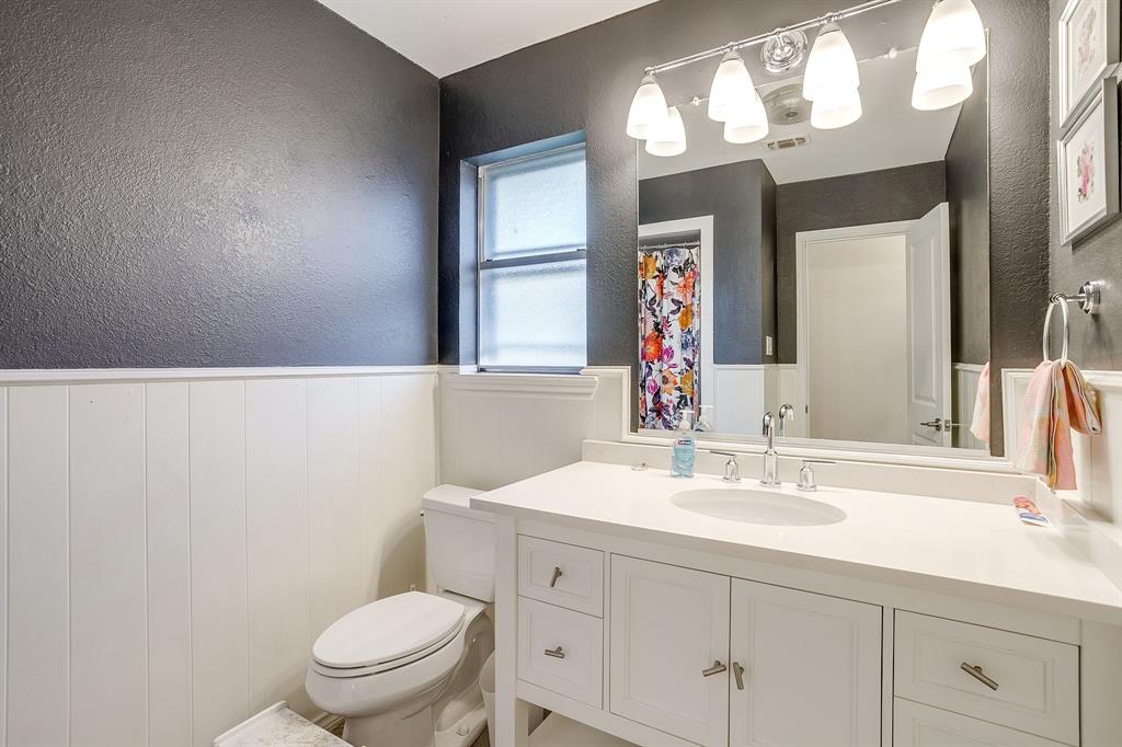 1804 Longbranch Court Arlington, TX 76012 - Photo 25 of 33 a bathroom with a toilet sink and mirror