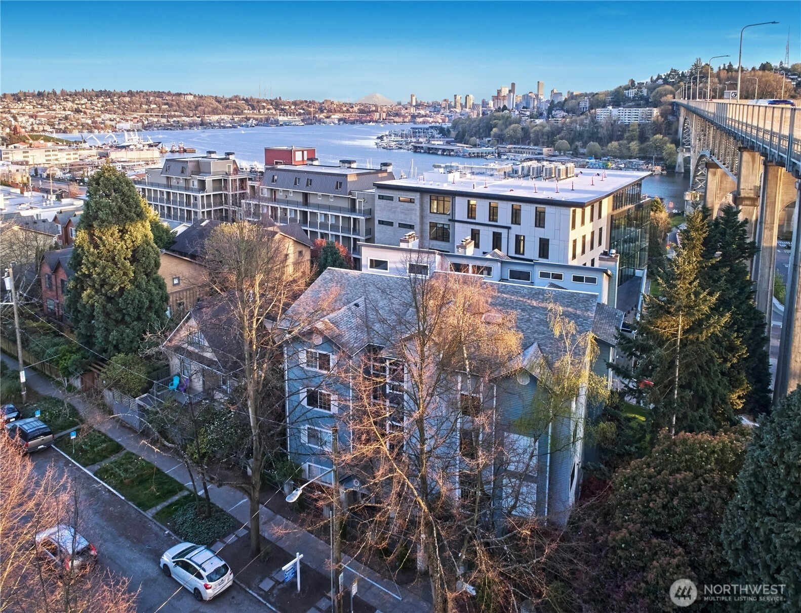 909 North 35th Street, Unit 403 Seattle, WA 98103 - Photo 34 of 37