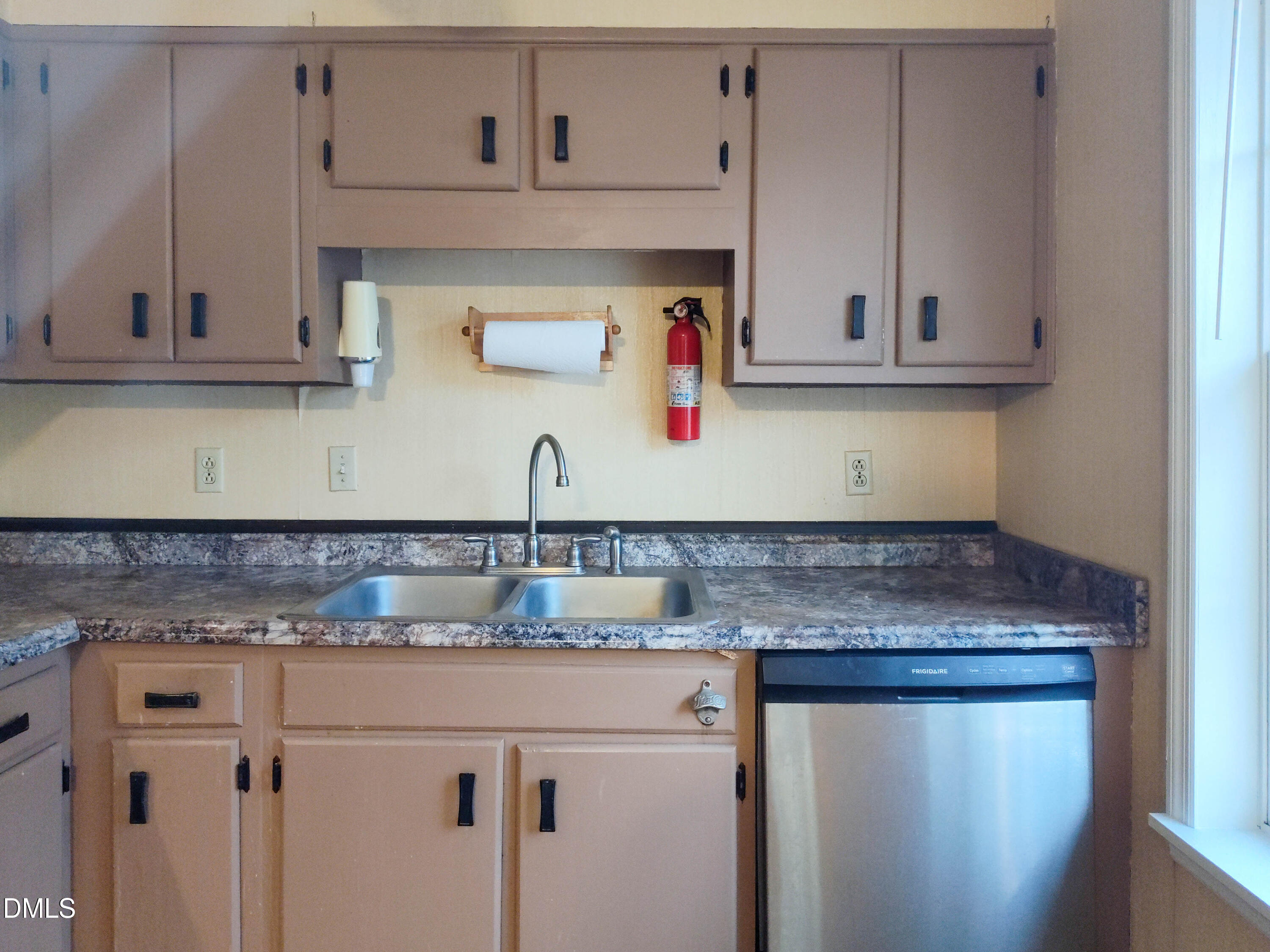 205 Darrel Road La Grange, NC 28551 - Photo 4 of 44 a kitchen with granite countertop a sink and cabinets