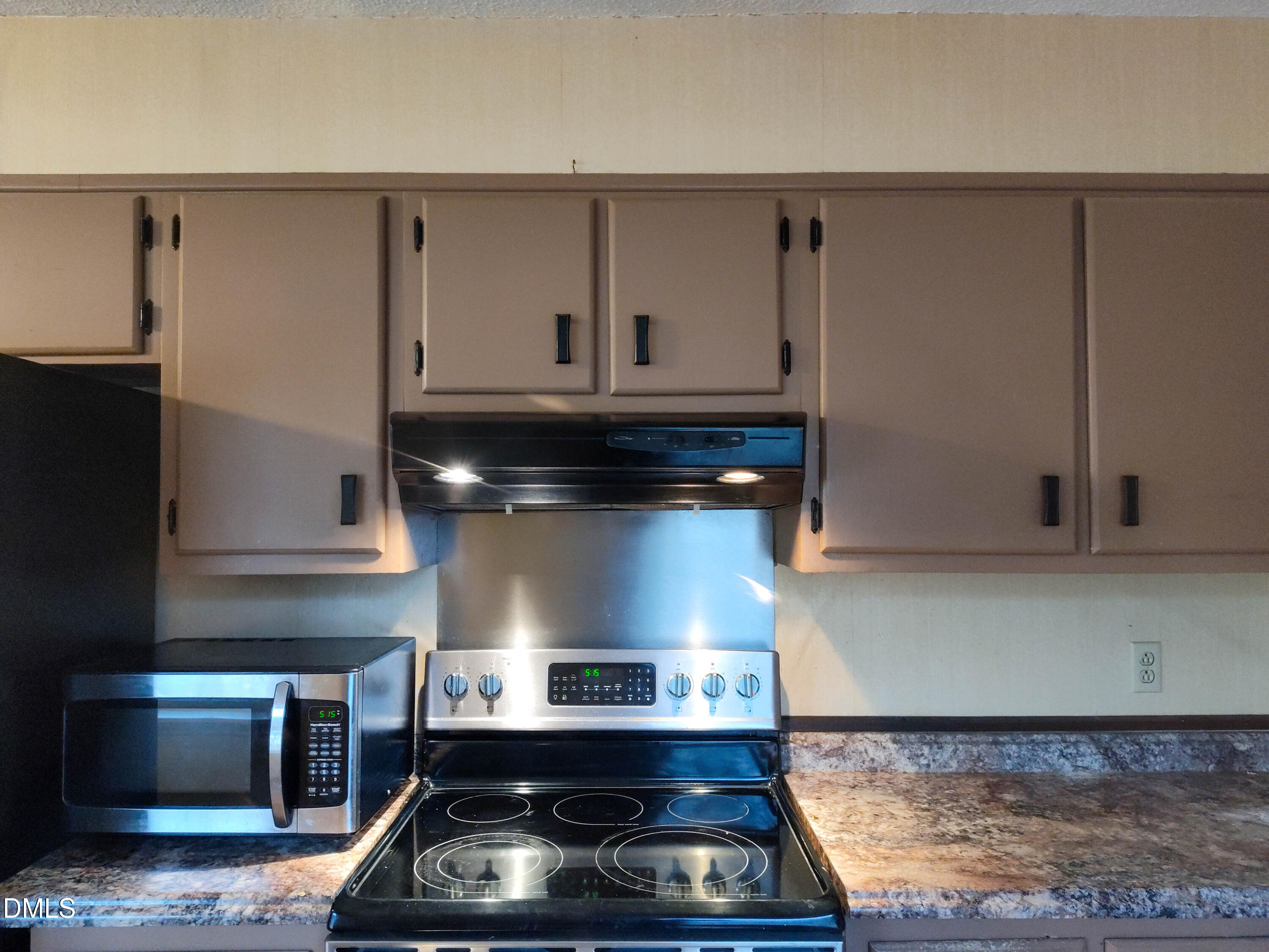 205 Darrel Road La Grange, NC 28551 - Photo 5 of 44 a kitchen with granite countertop a sink stove and cabinets