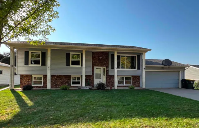 $249,000 | 141 Pedretti Parkway, Prairie du Chien, WI 53821