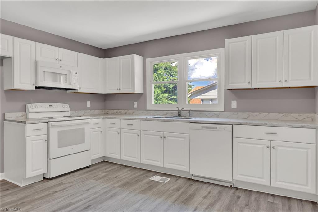 130 Sunview Avenue High Point, NC 27265 - Photo 9 of 30