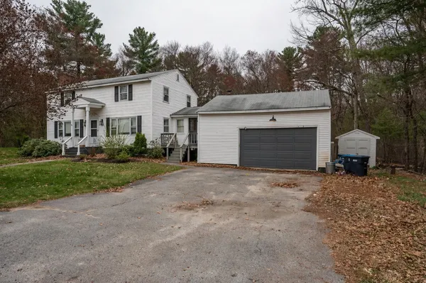$449,900 | 5 Lisa Terrace, Pelham, NH 03076