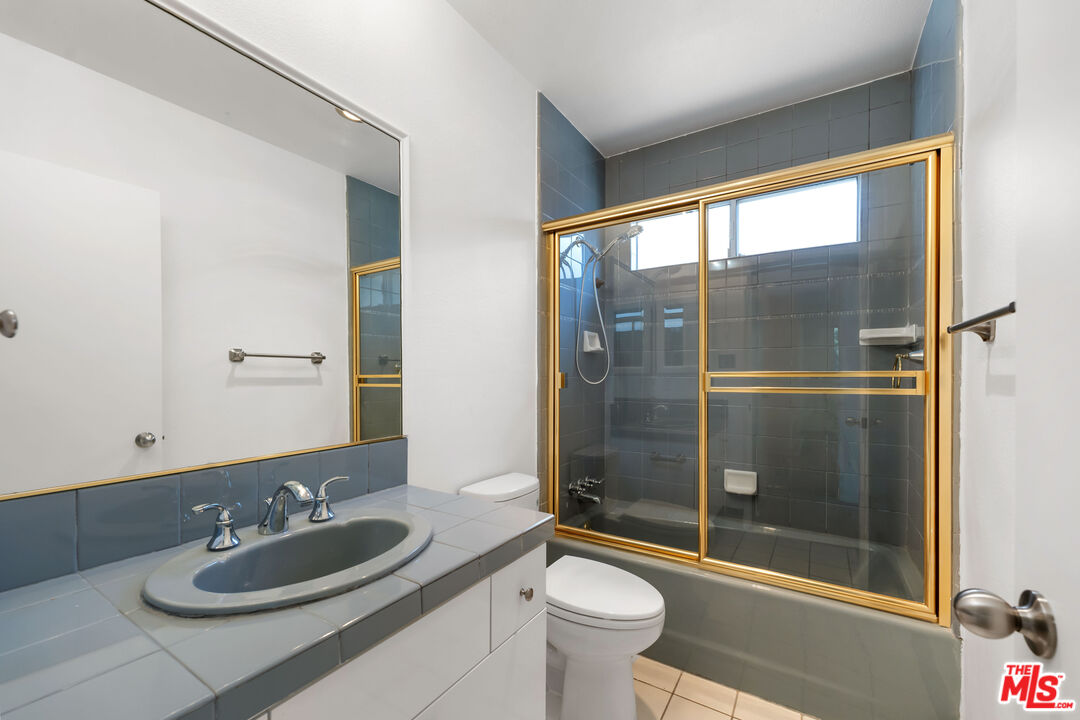 222 7th Street, Unit 301 Santa Monica, CA 90402 - Photo 38 of 55 a bathroom with a sink a toilet and shower