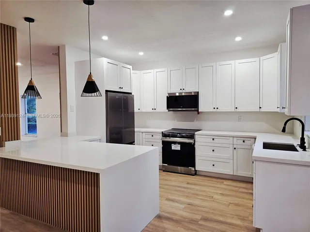 $910,000 | 15843 Southwest 14th Court, Pembroke Pines, FL 33027