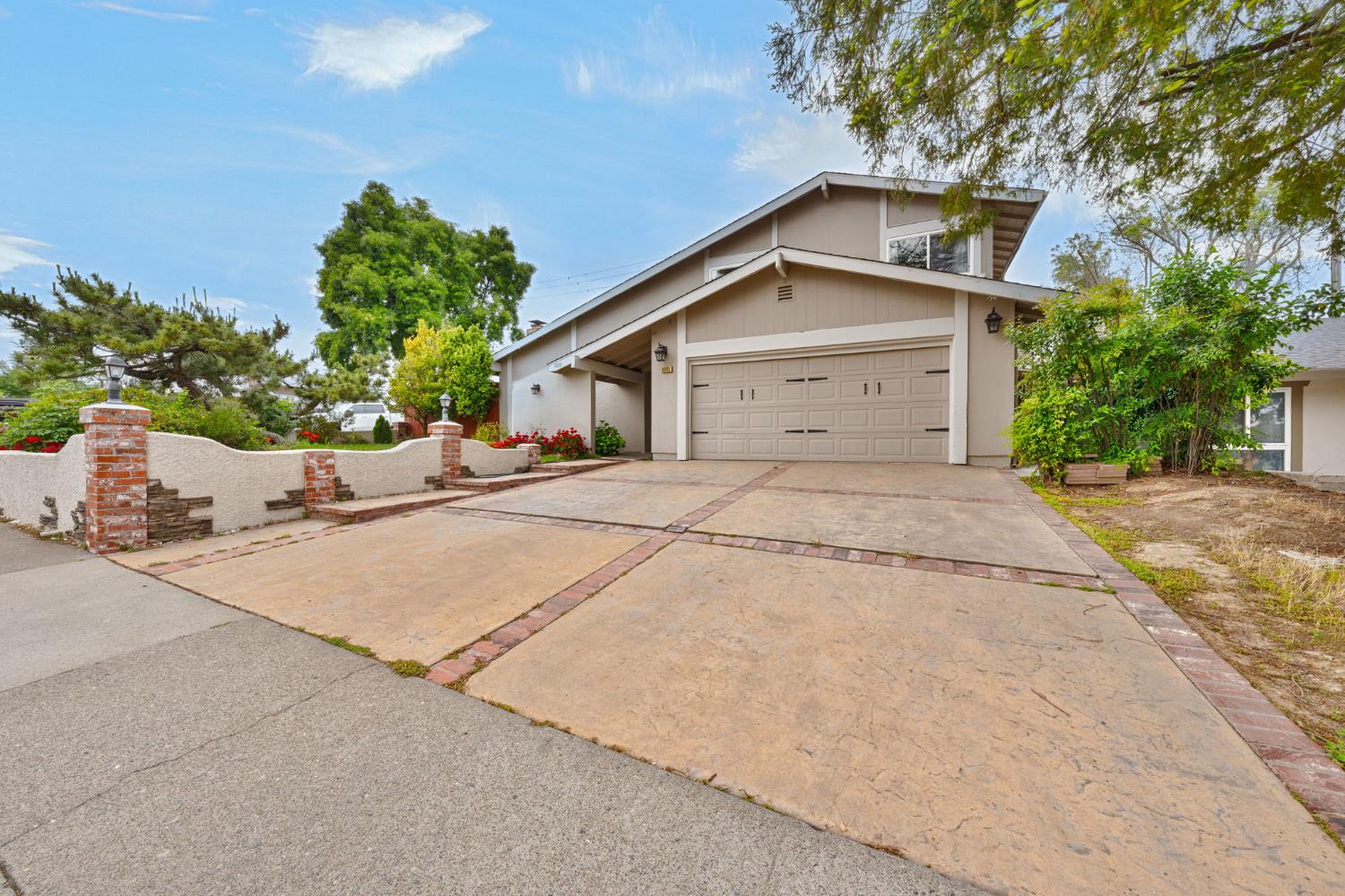 6003 Telesco Way Carmichael, CA 95608 - Photo 3 of 47 front view of a house with a street