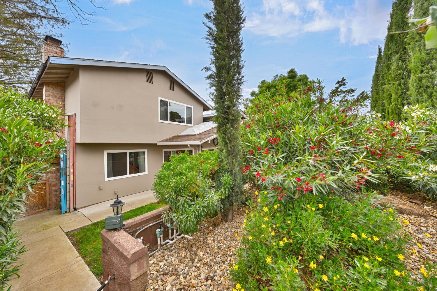 6003 Telesco Way Carmichael, CA 95608 - Photo 42 of 47 a view of a house with a yard