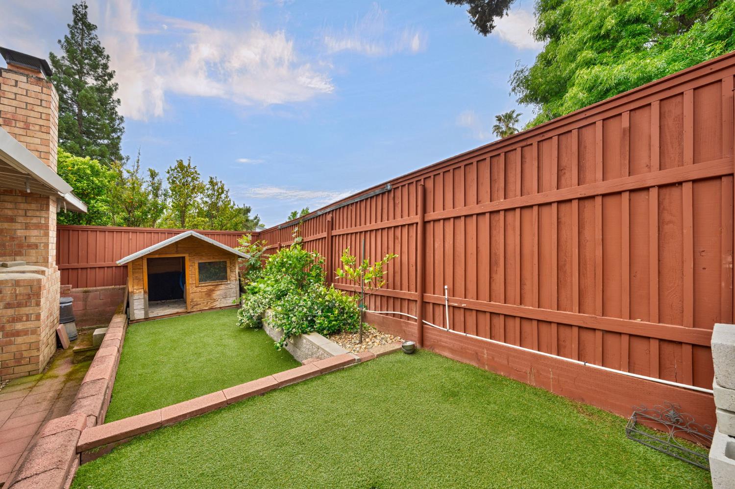 6003 Telesco Way Carmichael, CA 95608 - Photo 46 of 47 a view of a backyard with potted plants and wooden fence