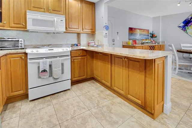 $470,000 | 405 North Ocean Boulevard, Unit 1006, Pompano Beach, FL 33062