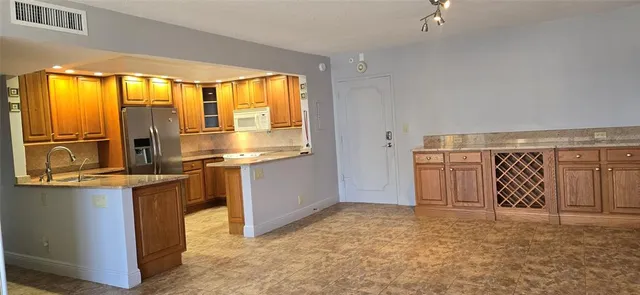 $470,000 | 405 North Ocean Boulevard, Unit 1006, Pompano Beach, FL 33062