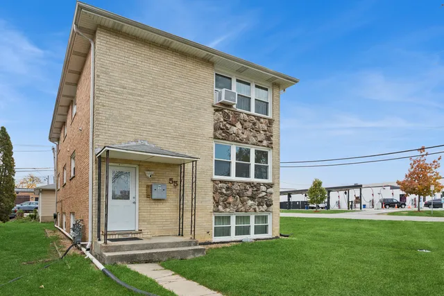$2,300 | 55 West Ann Street, Unit B, Lombard, IL 60148