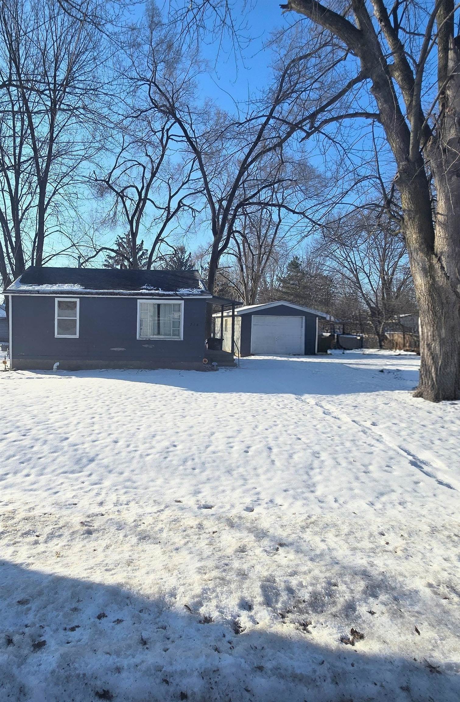 716 East Newark Street Ithaca, MI 48847 - Photo 3 of 10