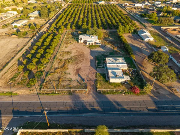 a picture of a yard
