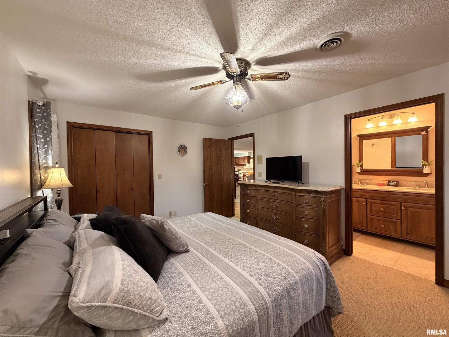 206 Daras Drive Carmi, IL 62821 - Photo 21 of 33 a bedroom with a bed and a television