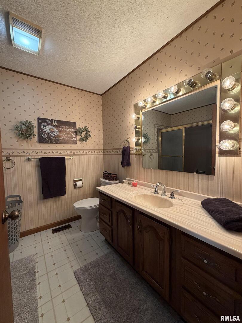 206 Daras Drive Carmi, IL 62821 - Photo 28 of 33 a spacious bathroom with a double vanity sink and a mirror